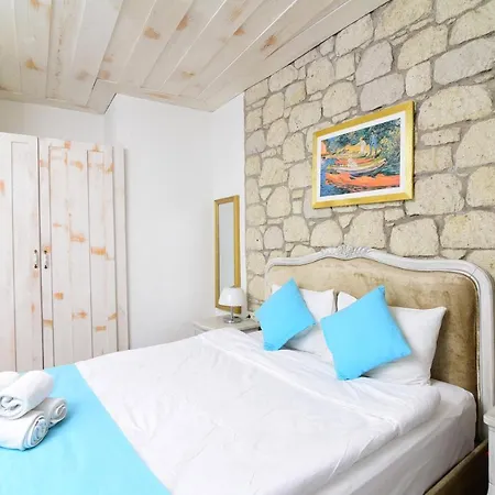 Zubeyde Hanim Alacati 2*