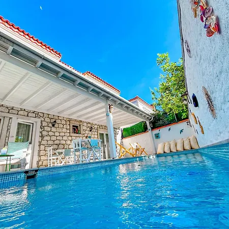 Zubeyde Hanim Alacati Hotel 2*