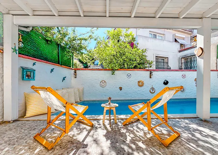 Zubeyde Hanim Alacati